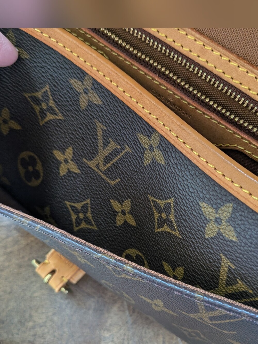 Vintage Louis Vuitton Sologne Crossbody - Picture 12 of 15